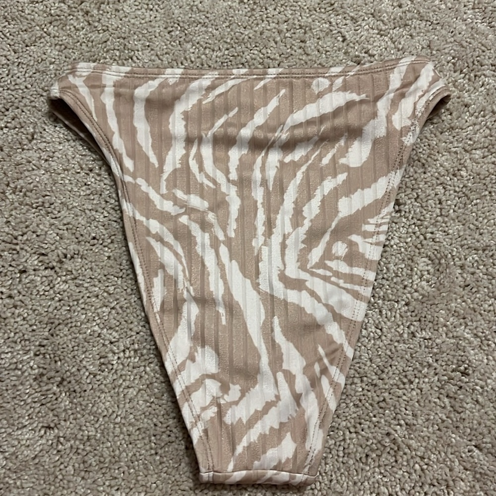 NWT animal print bikini bottoms - Picture 5 of 5